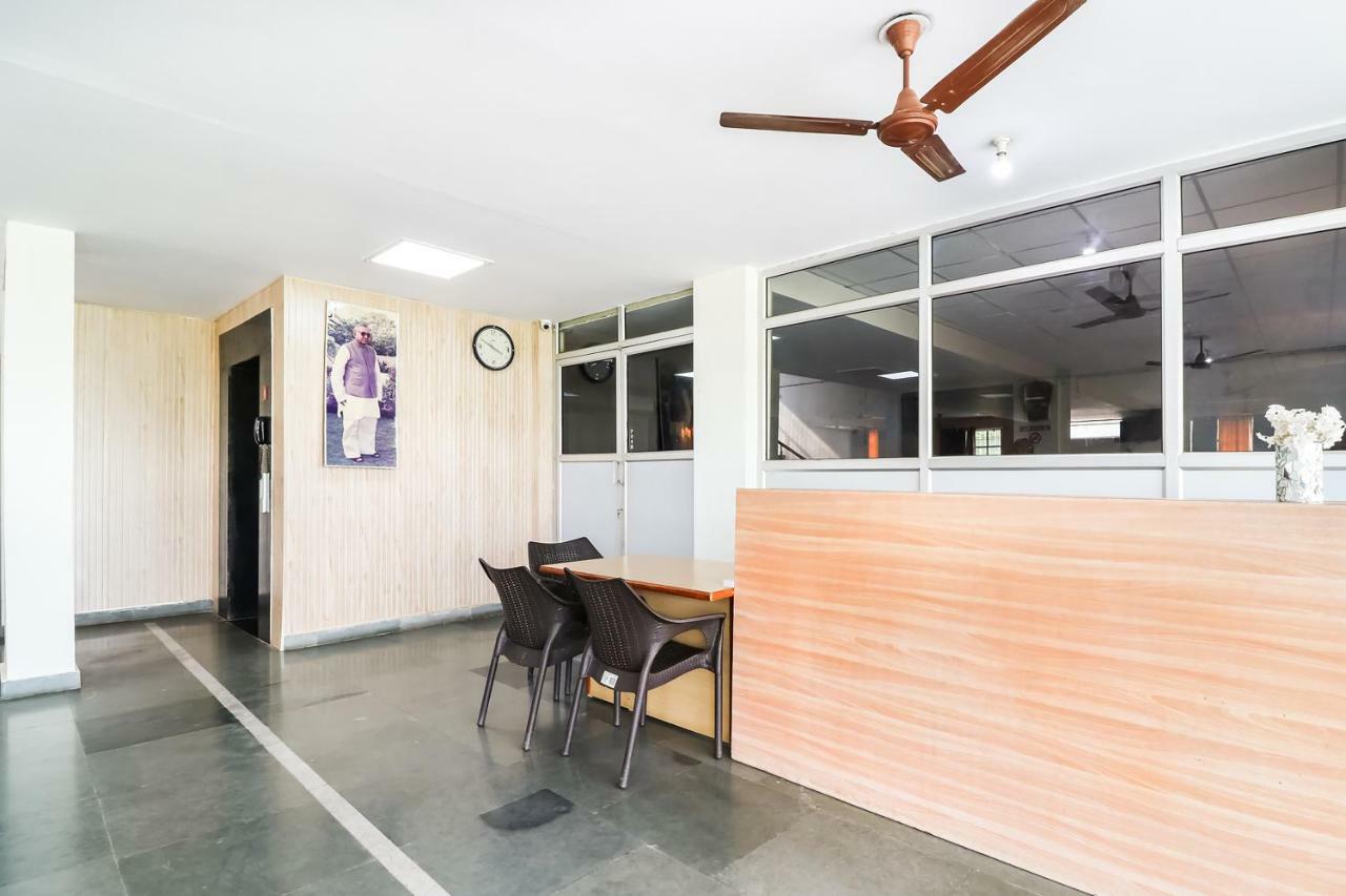 Hôtel Capital O 60233 Brij Ki Rasoi Deluxe à Lucknow Extérieur photo