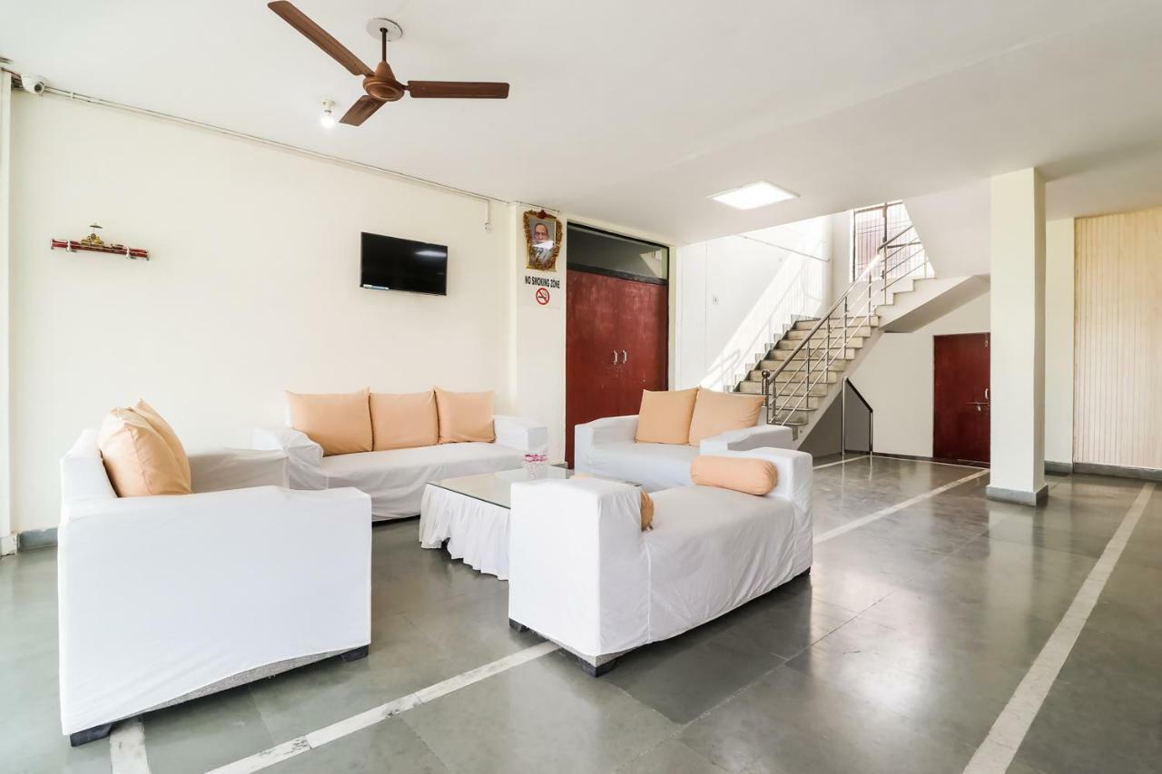 Hôtel Capital O 60233 Brij Ki Rasoi Deluxe à Lucknow Extérieur photo