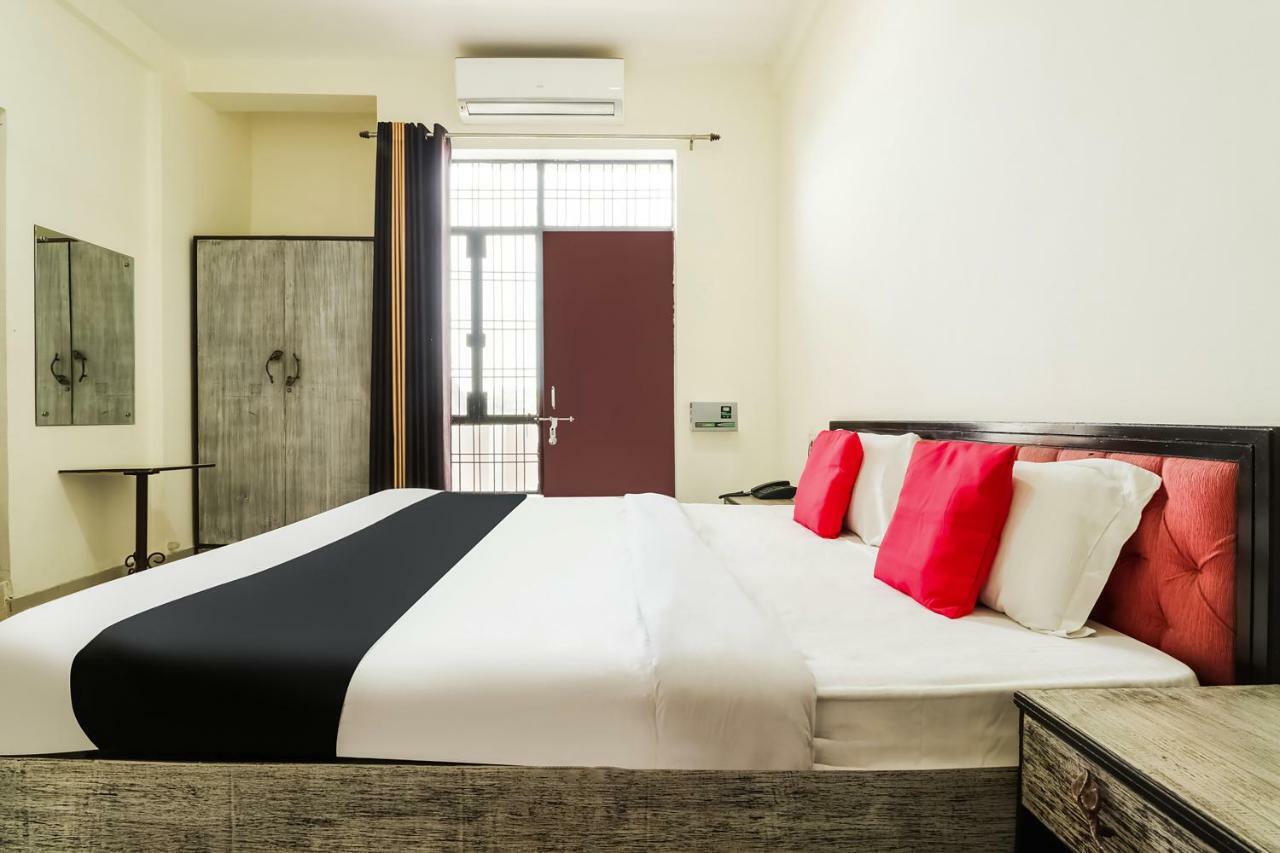 Hôtel Capital O 60233 Brij Ki Rasoi Deluxe à Lucknow Extérieur photo