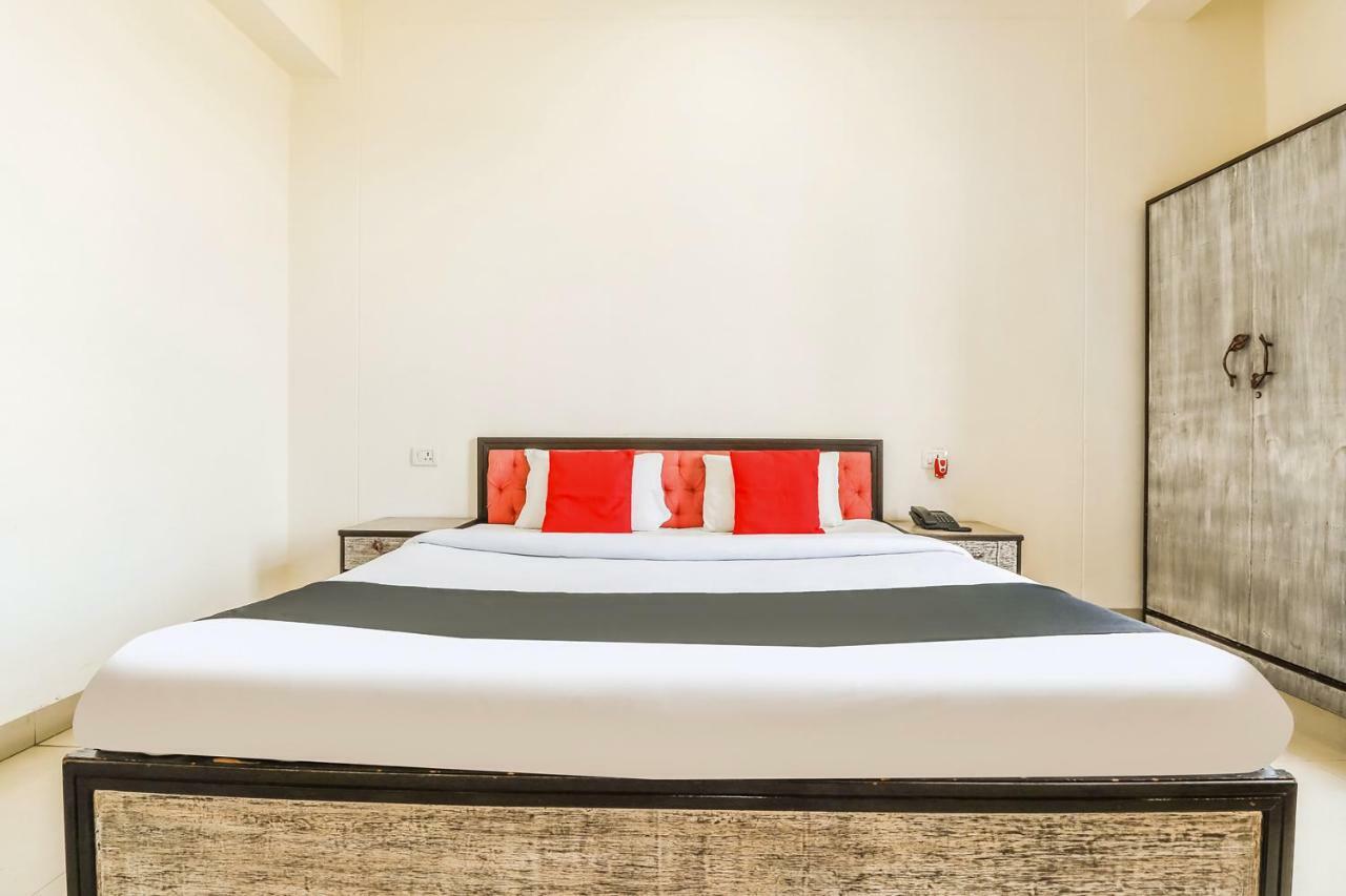 Hôtel Capital O 60233 Brij Ki Rasoi Deluxe à Lucknow Extérieur photo
