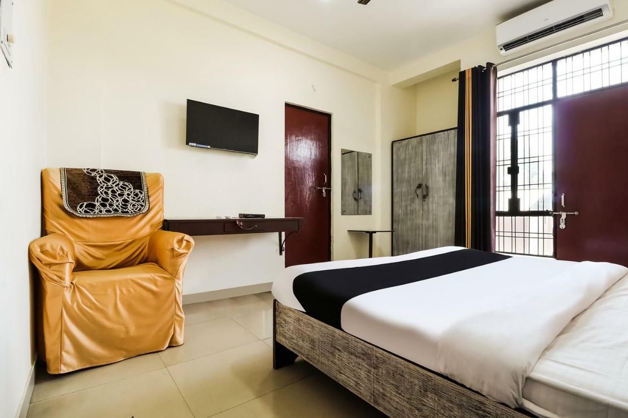 Hôtel Capital O 60233 Brij Ki Rasoi Deluxe à Lucknow Extérieur photo