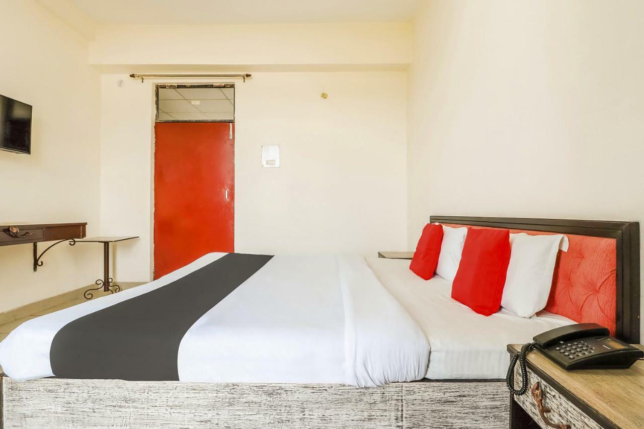 Hôtel Capital O 60233 Brij Ki Rasoi Deluxe à Lucknow Extérieur photo