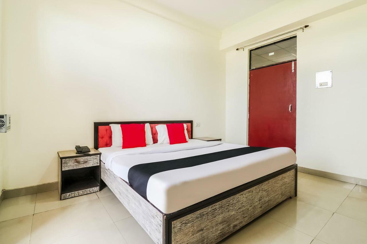 Hôtel Capital O 60233 Brij Ki Rasoi Deluxe à Lucknow Extérieur photo